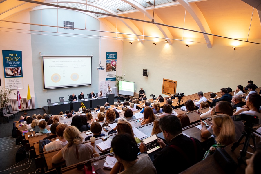Konferenciu pripravila organizácia Úsmev ako dar spolu s Konferenciou biskupou Slovenska a Asociáciou rodinných sudcov
