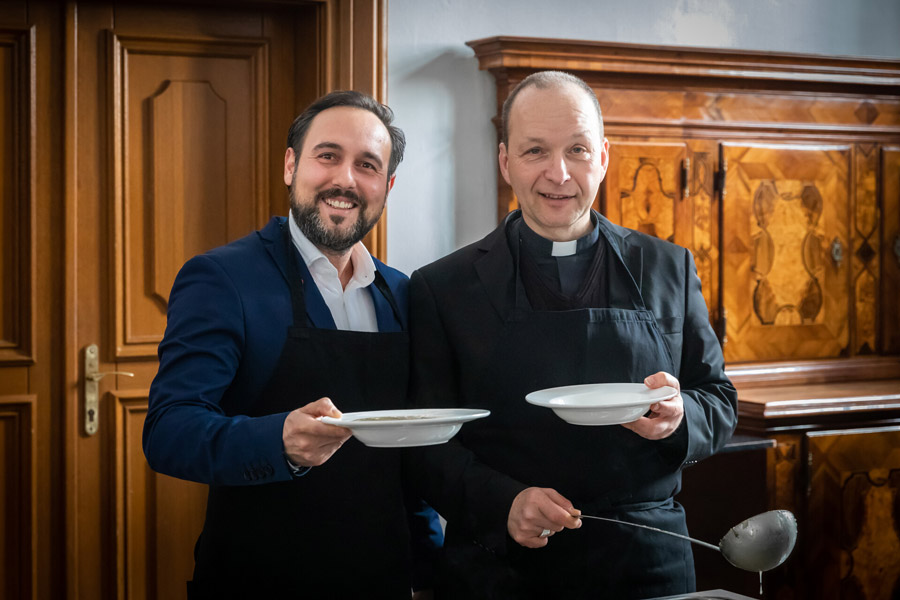 Pôstna polievka s bratislavskými biskupmi chutila výborne