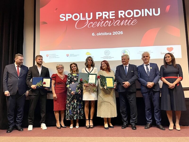 Ocenenie SPOLU PRE RODINU získali tímy, ktoré pomáhajú deťom vrátiť sa domov